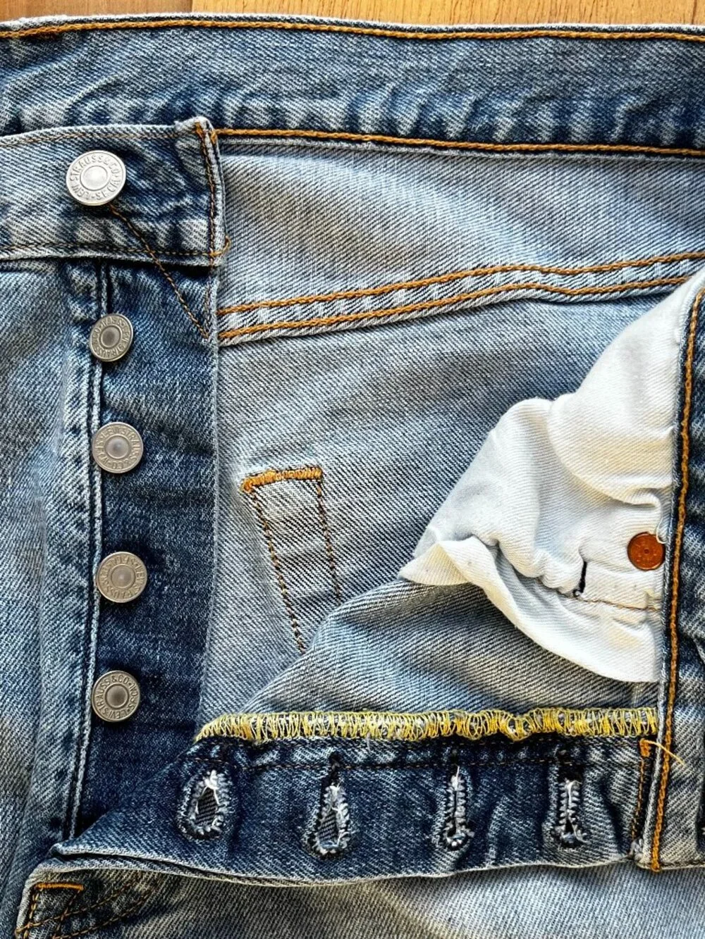 LEVIS 501 BUTTON FLY DESTRUCTED STRAIGHT LEG JEANS MEN’S sz 34W X 34L STRETCH